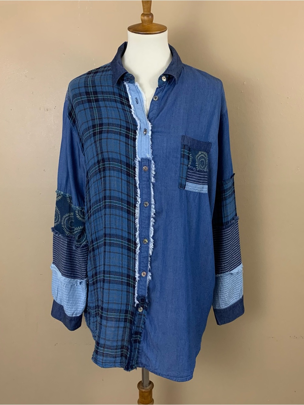 Johnny Was Shirt Womens Medium Blue Indigo Mixup Patchwork Raw Edge Tunic Blouse